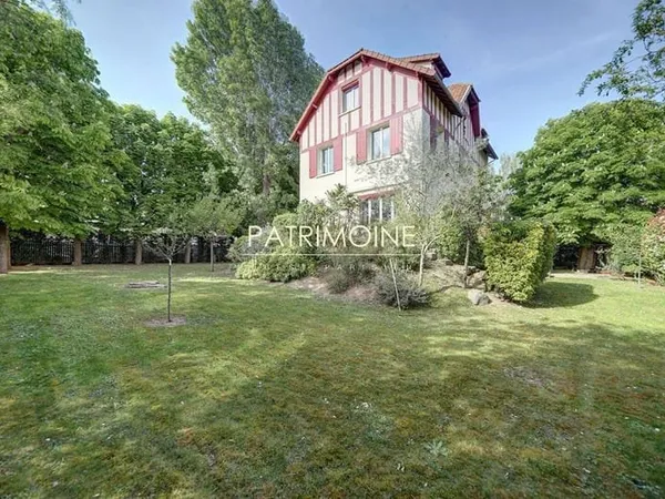 Maison 7 pièces 214 m²