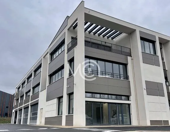 Bureaux 13 pièces 600 m²