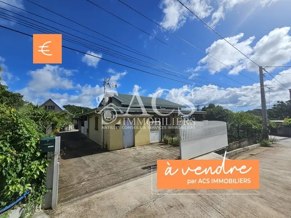 Villa F3 + grande mezzanine, sur 952 m2 de terrain - DUCOS