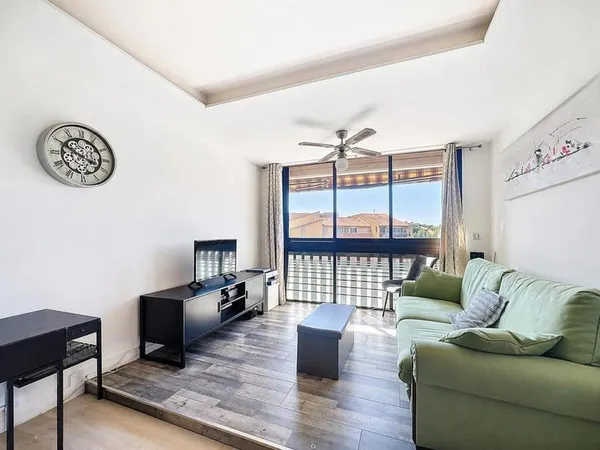 Studio avec cave et parking / Balcon des Arenes / Frejus