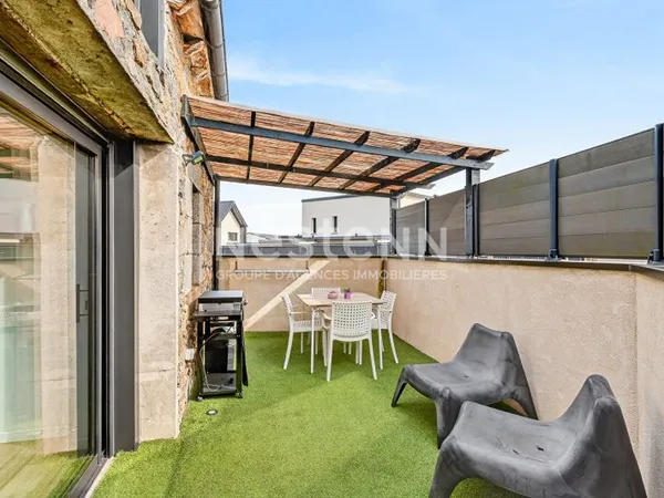Maison en pierre à vendre Bourg de LANGUEUX - Maison en pierre avec une chambre entièrement rénovée 