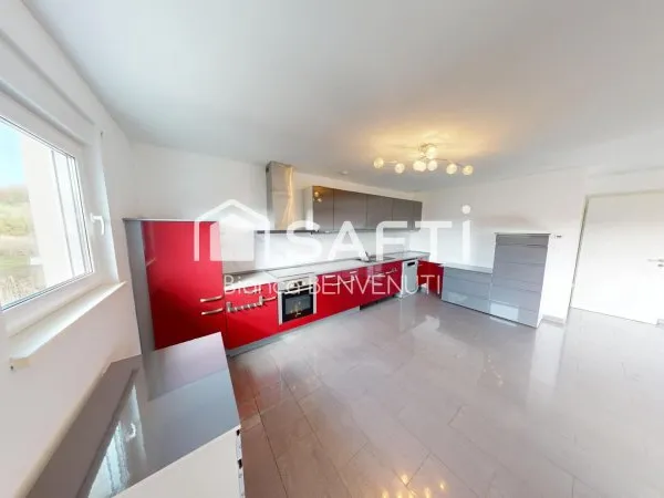 Appartement Entrée Privative - Rez-de-chaussée avec terrasse, terrain, garage 2vl, caves, place park