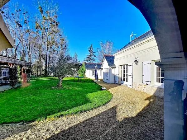 MAISON en pierre de tuffeau rénovée région Saumur
