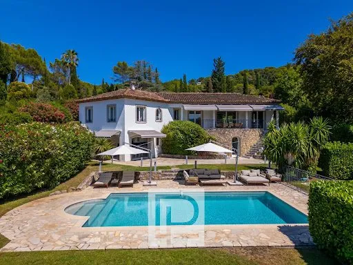 Maison 6 pièces 320 m²