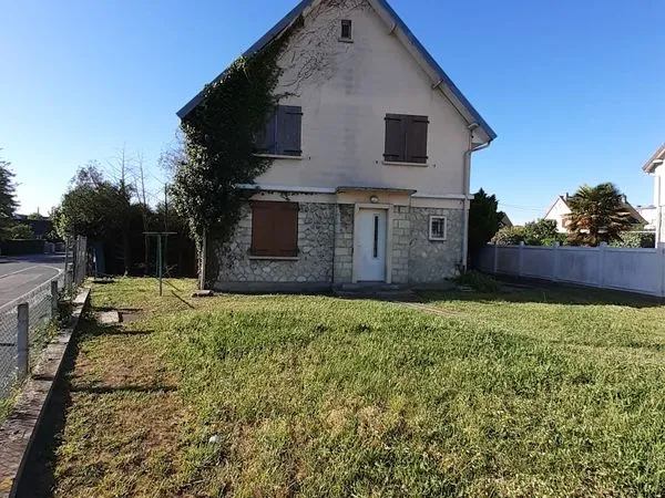 Maison mitoyenne d'un cote