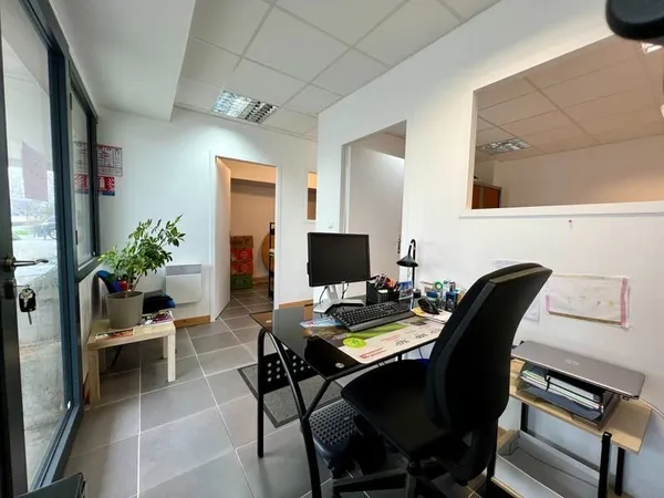 Dpt Maine et Loire (49), à vendre TRELAZE Bureau