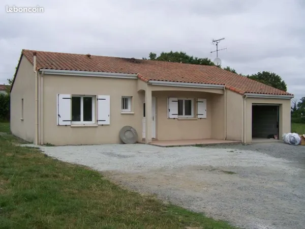 Location maison 5 pièces avec grand jardin 750 Saint-Pierre-du-Chemin