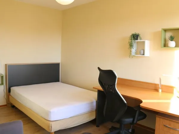 Chambre meublée avec balcon privatif