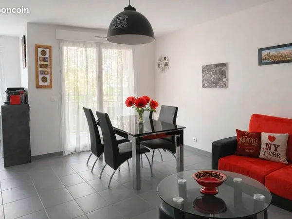 T2 46 m² avec balcon - résidence récente avec ascenseur - garage en sus