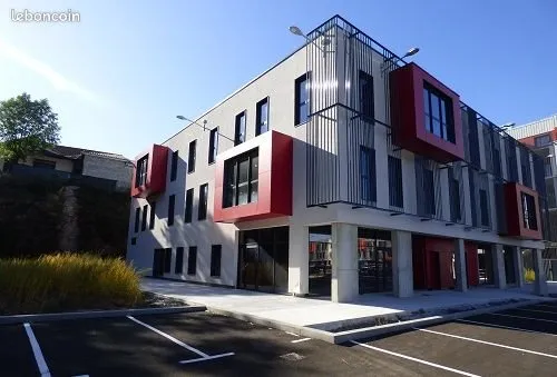 Local 100m2 - Le Cinépôle - ST JUST ST RAMBERT