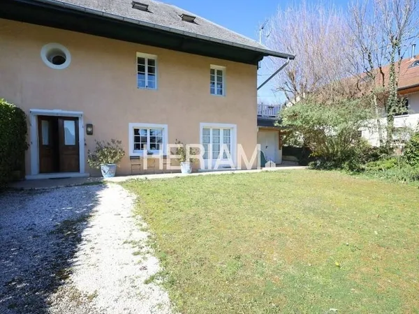 Maison 5 pièces 250 m²