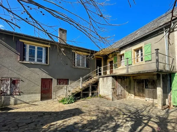 VALLEE DE LA DORDOGNE - ENSEMBLE DE DEUX MAISONS A RENOVER!