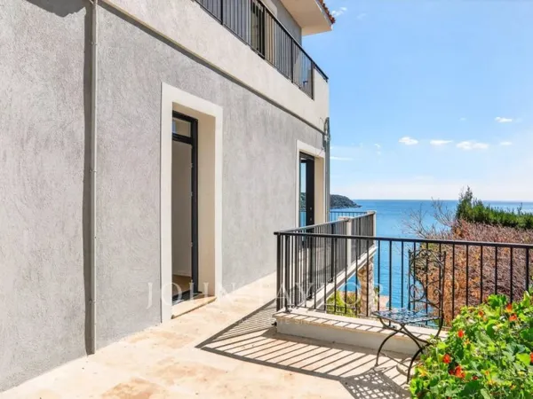 ROQUEBRUNE- CAP-MARTIN- VILLA DIVISEE EN 3 APPARTEMENTS - VUE ME