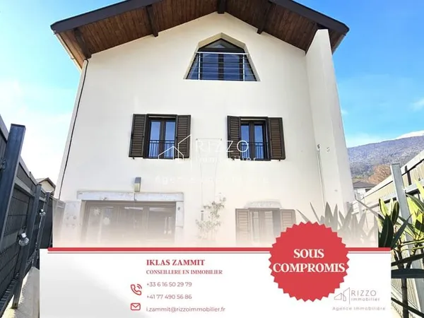 Maison de village de 137 m2 au sol avec jardin, cours et parkings