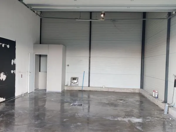 Local d’activité et entrepôt Location Saint-Paul-Trois-Châteaux 1p 48m² 720€