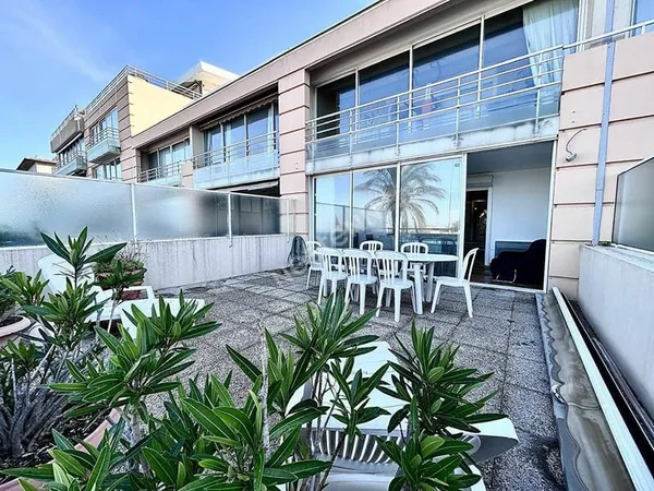 Villa Mitoyenne Marseille 8ème 4 pièce(s) 126 m2 Vue mer, Garage double Terrasse et jardin