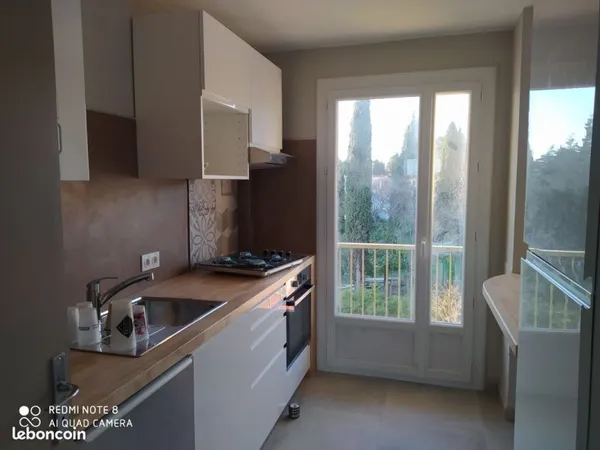 T3 meublé rénové - 64 m² - Lumineux, traversant avec balcon, parking et cave - Montpellier (Chambert