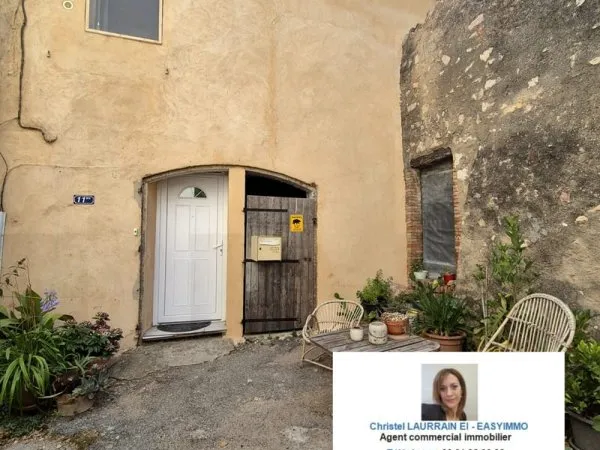 À vendre : Maison de village avec deux bâtiments