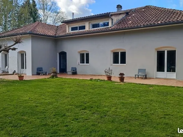 Maison familiale avec parc arboré de 5000 m²