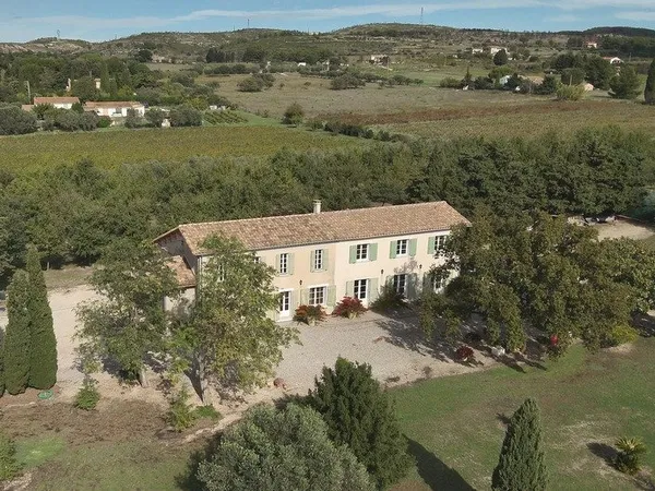BASTIDE à vendre 10 pièces MARTIGUES (13) garage terrain 3,4 hectares proche mer
