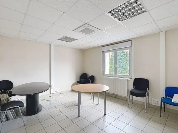 Bureau 67 m²