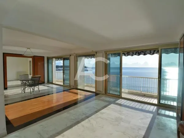 JUAN LES PINS FRONT DE MER