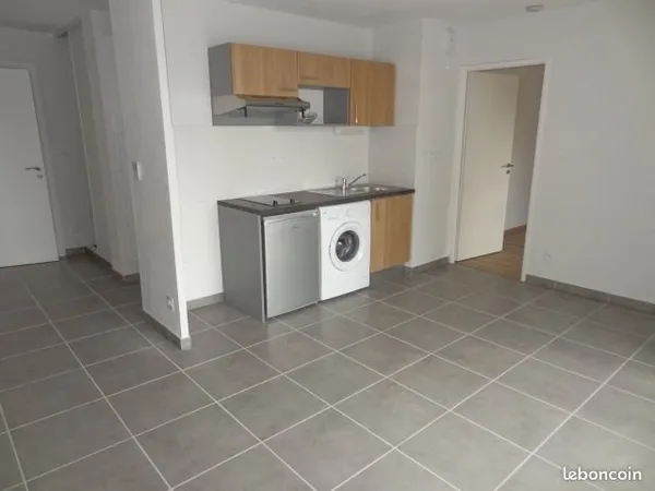 Appartement 2 pièces avec Balcon & Parking