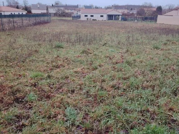Beau Terrain de 1613m² Neuville de Poitou proche du centre ville