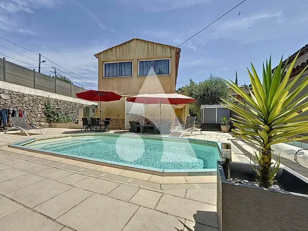 A Vendre Grasse St Antoine maison 5 pièces avec piscine et garage.