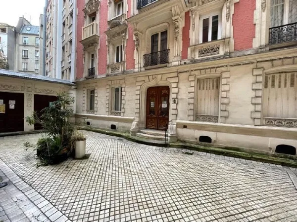 Loue studio Paris Nation, mai à août / septembre