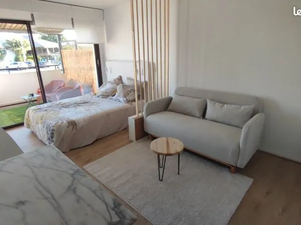 Studio meublé lumineux et avec terrasse Artig
