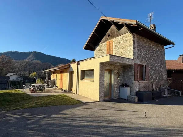 Charmante maison de Type 4 avec terrain dans le hameau de Ch