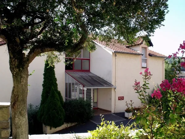 Appartement de type I bis avec cave et parking.