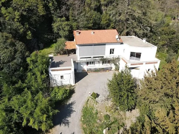 Propriété 10 pièces 173 m²