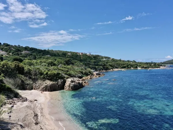 DERNIER ÉTAGE - APPARTEMENT T2 - PLAGE À PIED