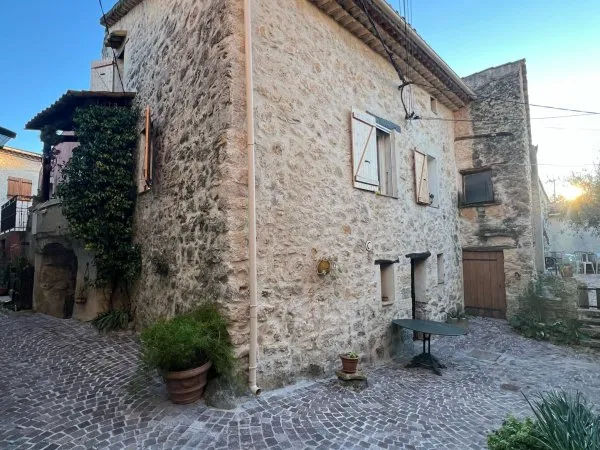 Charmante maison de hameau T3 avec remise et terrain supplém