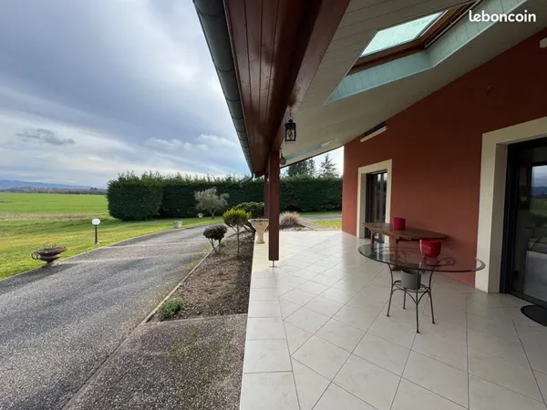 Joli coin de paradis pour cette belle villa située à Montagnat (01250)