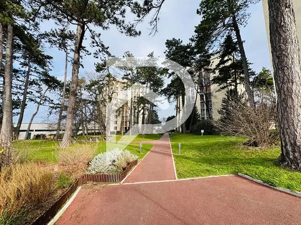REIMS - A VENDRE - SECTEUR POMMERY/CHEMIN VERT - Appartement de type 4 avec Cave et stationnement