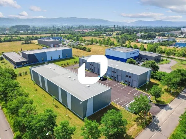 Local d'activité 1094 m²
