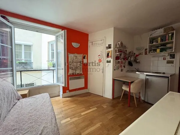 PARIS 18 - MONTMARTRE - STUDIO CALME DE 13,23 M² SUR COUR