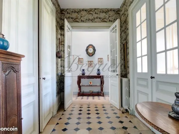 Maison 8 pièces 270 m²
