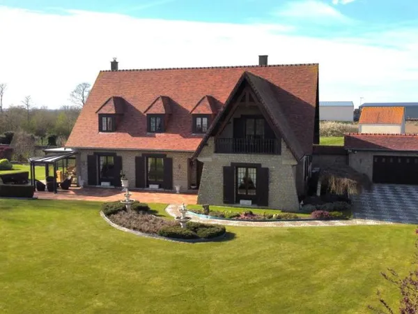 Maison 6 pièces 303 m²