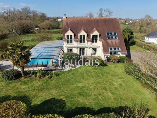 PONT HEBERT, maison de 200m2 avec piscine