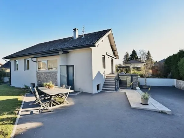 CESSY (01) Maison à vendre 6 pièces 181 m² - Terrain 980 m² - Quartier résidentiel -