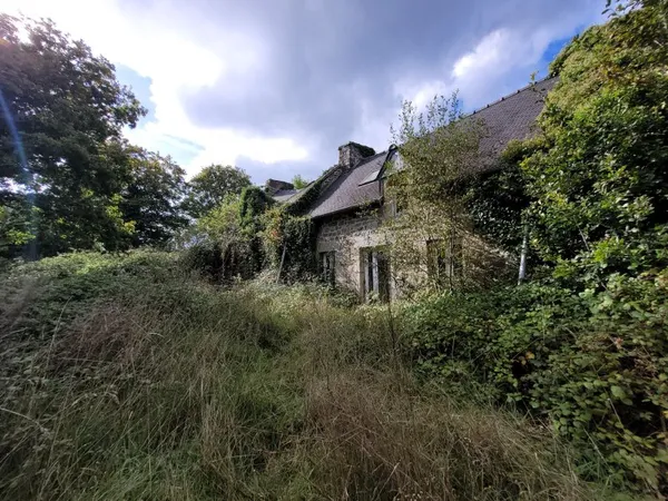 ANCIEN CORPS de FERME en PIERRE a RENOVER, en campagne ...