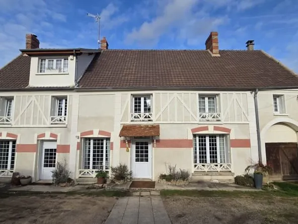 Propriété avec dépendance sur terrain de 6 593 m²