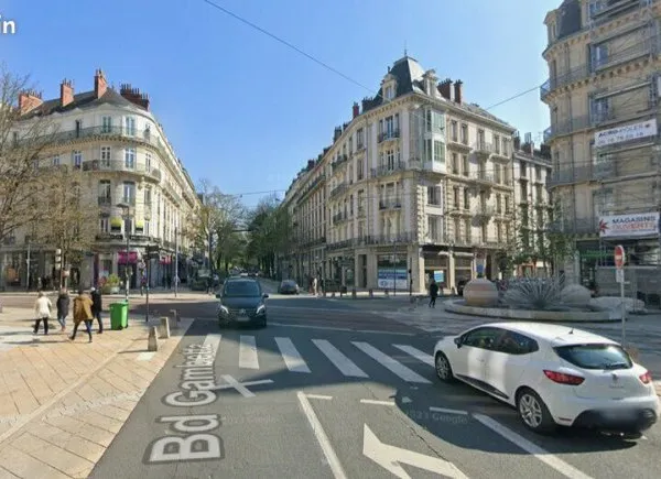 LOCAL COMMERCIAL 800 m² GRENOBLE