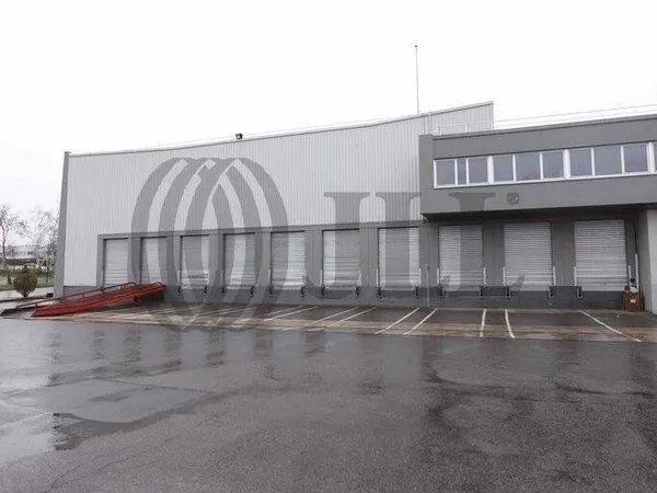 Entrepôt 5453 m²