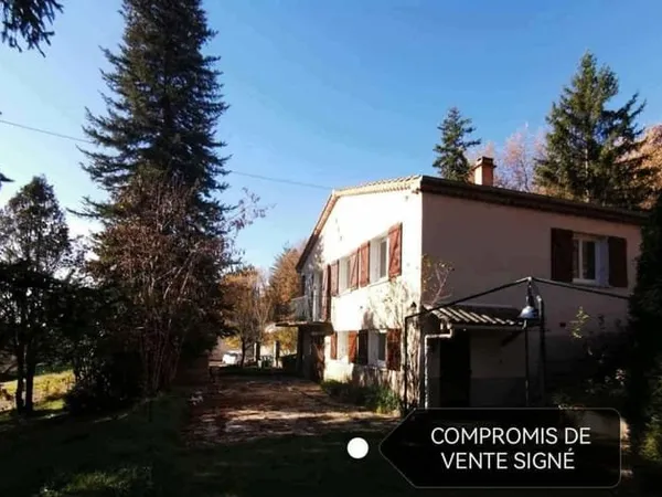 THOARD en exclusivité, VILLA avec deux appartements, jardin et garage