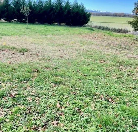 PROCHE DE PAMIERS : TERRAIN PLAT ET CONSTRUCTIBLE A VENDRE D